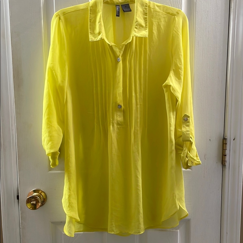 New Directions Yellow Pleated 3/4 Sleeve Blouse. Size M. Preowned.